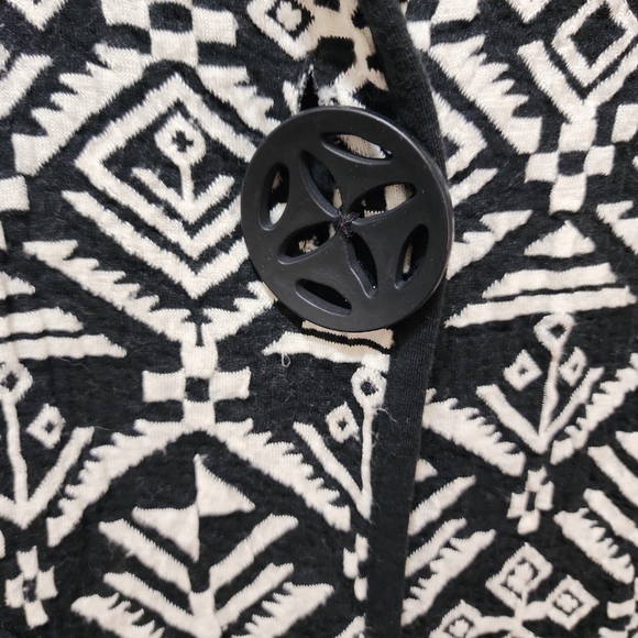 T/O long sweater Aztec southwestern native black and white design woman's large - Picture 2 of 7